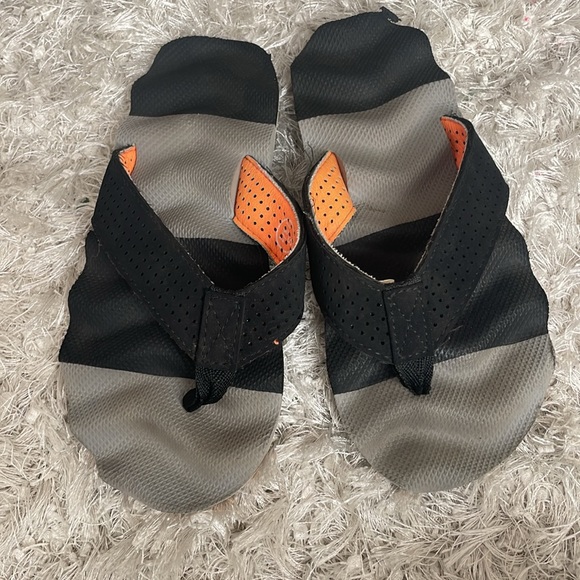 Boys Flip Flop Bundle - Size 2 / 3 - Picture 4 of 4